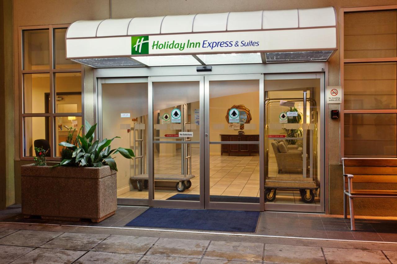 Holiday Inn Express & Suites Seattle - City Center Exterior photo